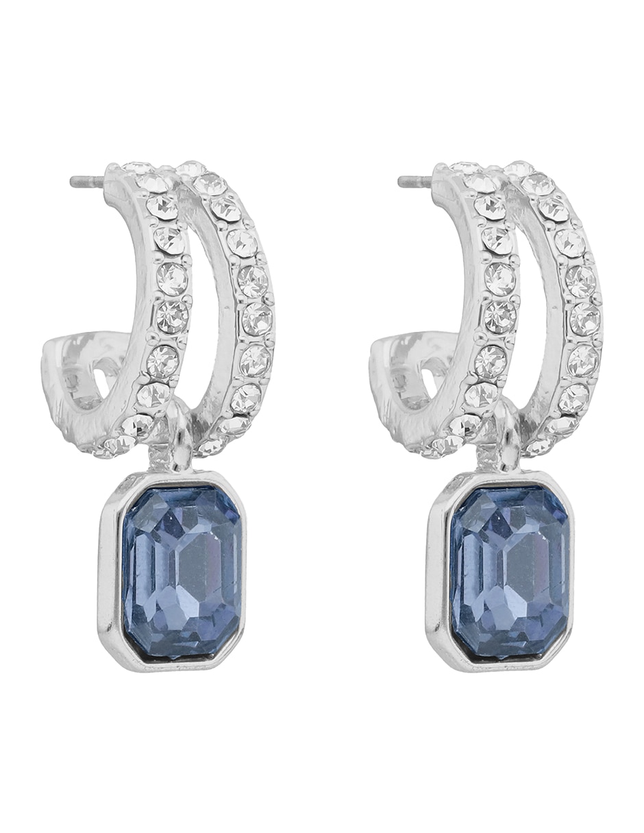 Aretes cortos cuadrados Breezy con acabado pavé 2