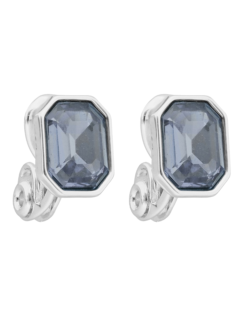 Aretes cortos cuadrados Breezy con acabado pavé 2