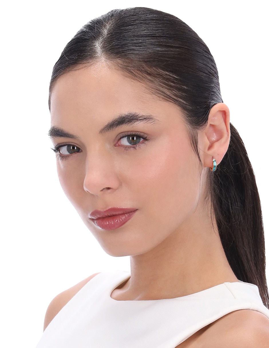 Aretes huggies Molly Recolors con acabado pavé 3