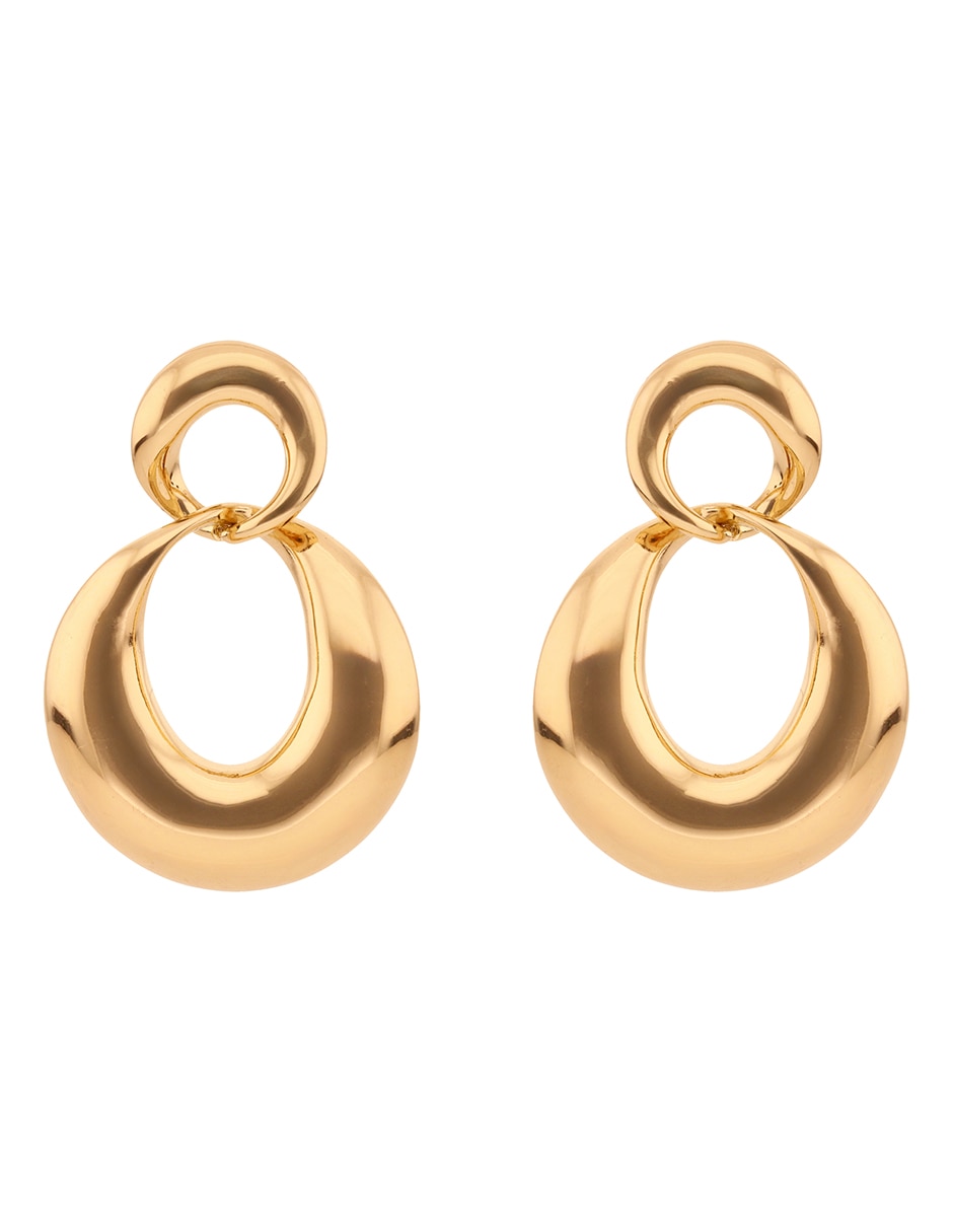 Aretes cortos con acabado liso brillante