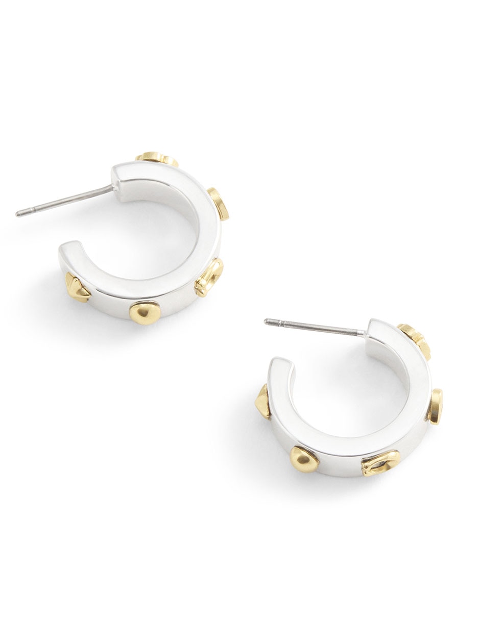 Aretes huggies con acabado brillante 4