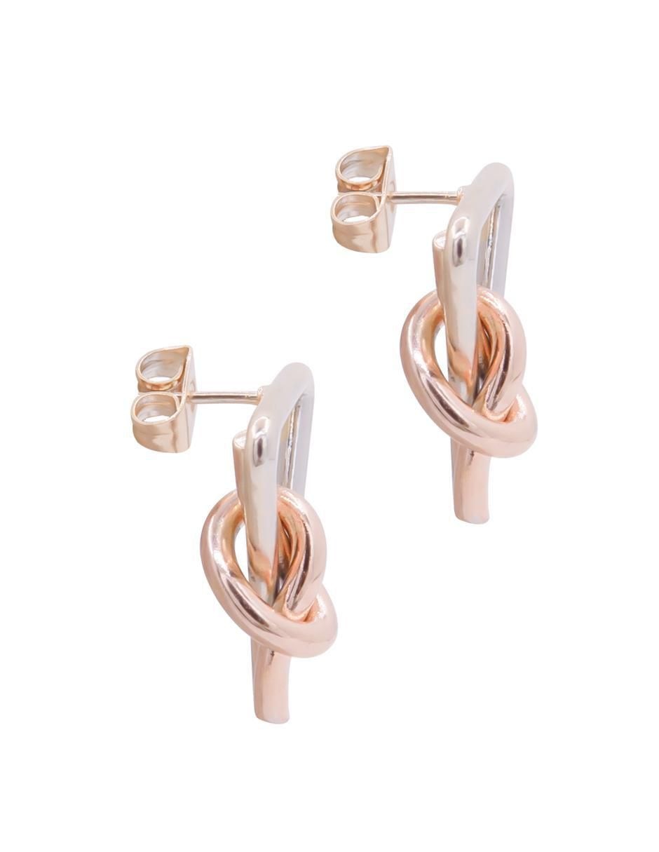 Aretes cortos triangulares con acabado brillante 3