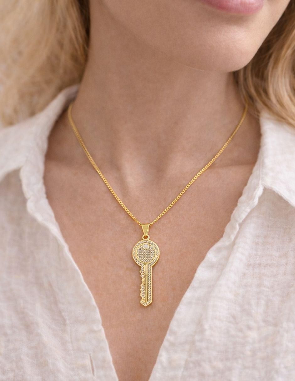 Collar con dije de llave con acabado baño de oro 18 K 6