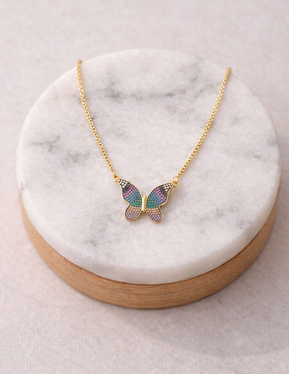 Collar de mariposa Metamorfia con acabado baño de oro 18 K 2