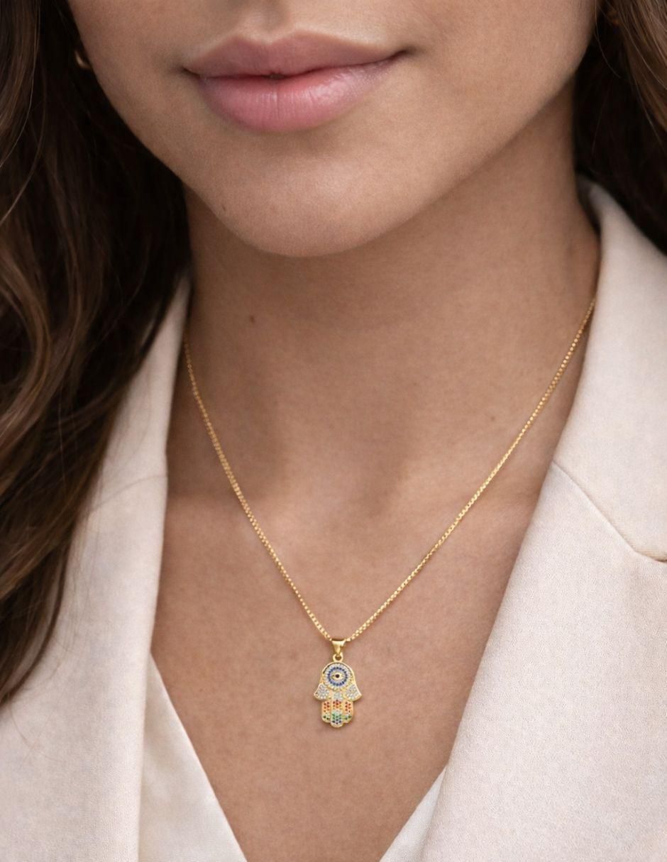 Collar con dije de mano Auralis con acabado baño de oro 18 K 4