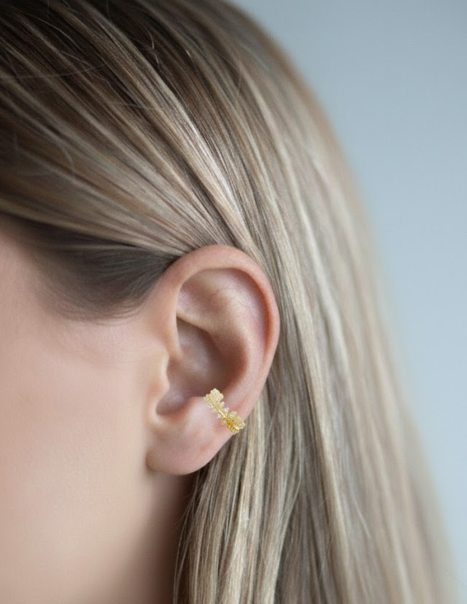 Arete ear cuff 14 K con acabado baño de oro zirconia 3