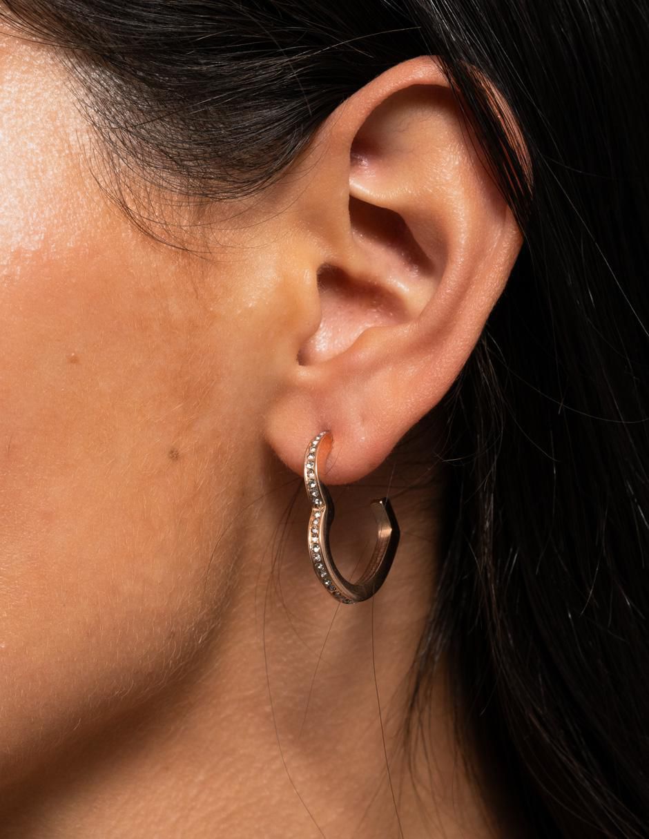 Arracadas de corazón luckyly lyra con acabado baño de oro 14k zirconia cúbica