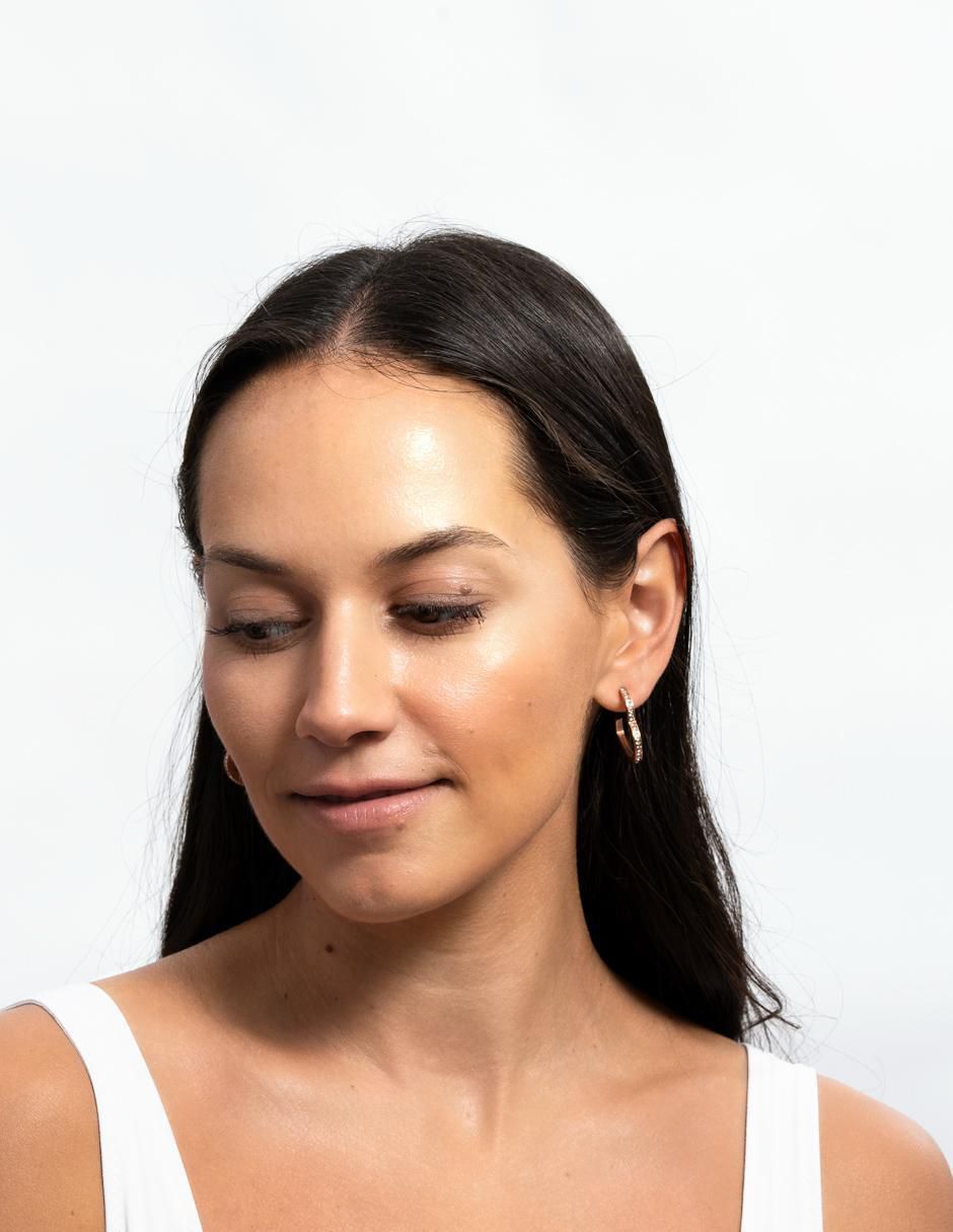Arracadas de corazón luckyly lyra con acabado baño de oro 14k zirconia cúbica
