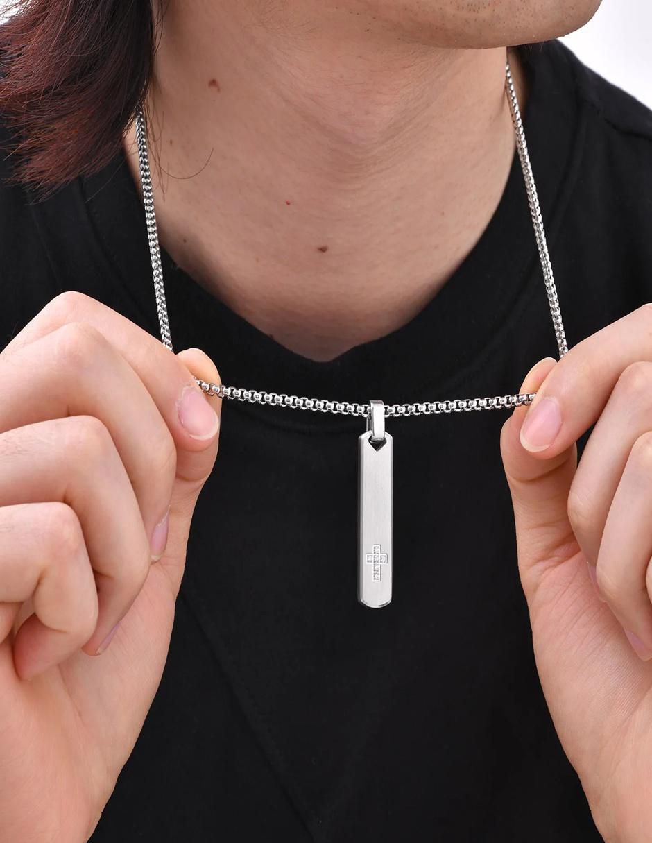 Collar con dije Cruz 2