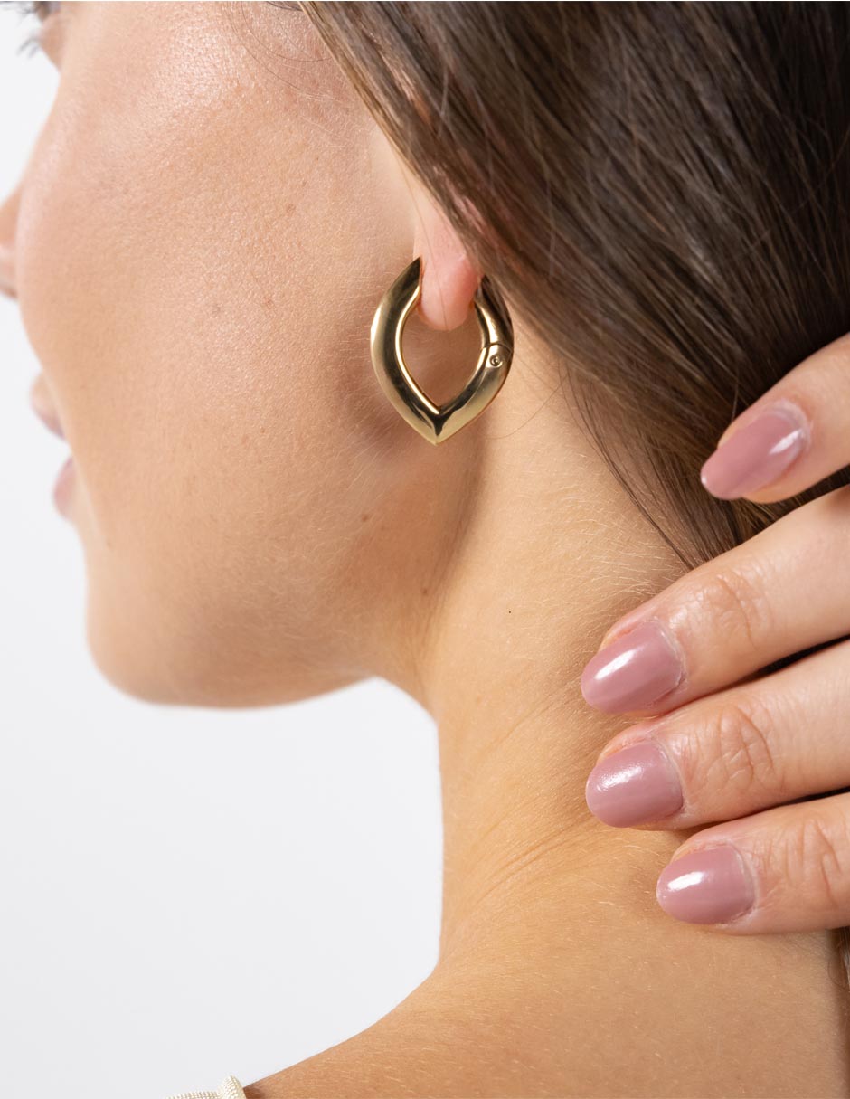 Aretes cortos Fiora con acabado brillante 4