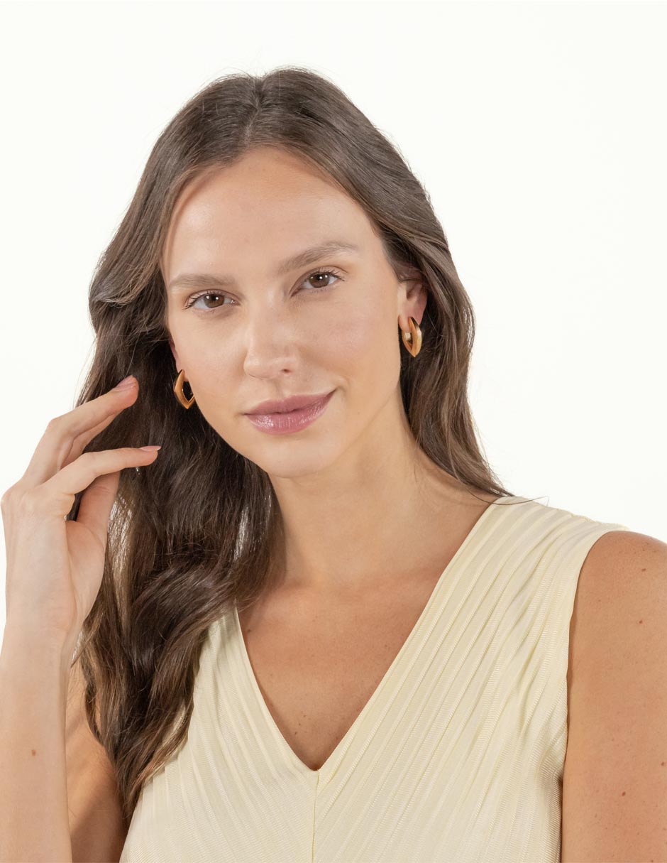 Aretes cortos Fiora con acabado brillante 5