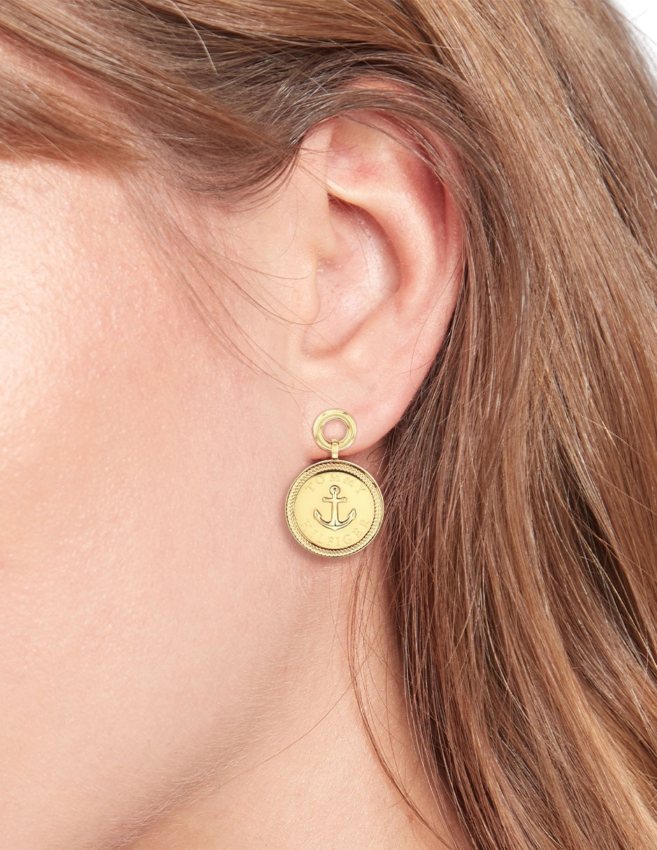 Aretes cortos Charms con acabado brillante 3
