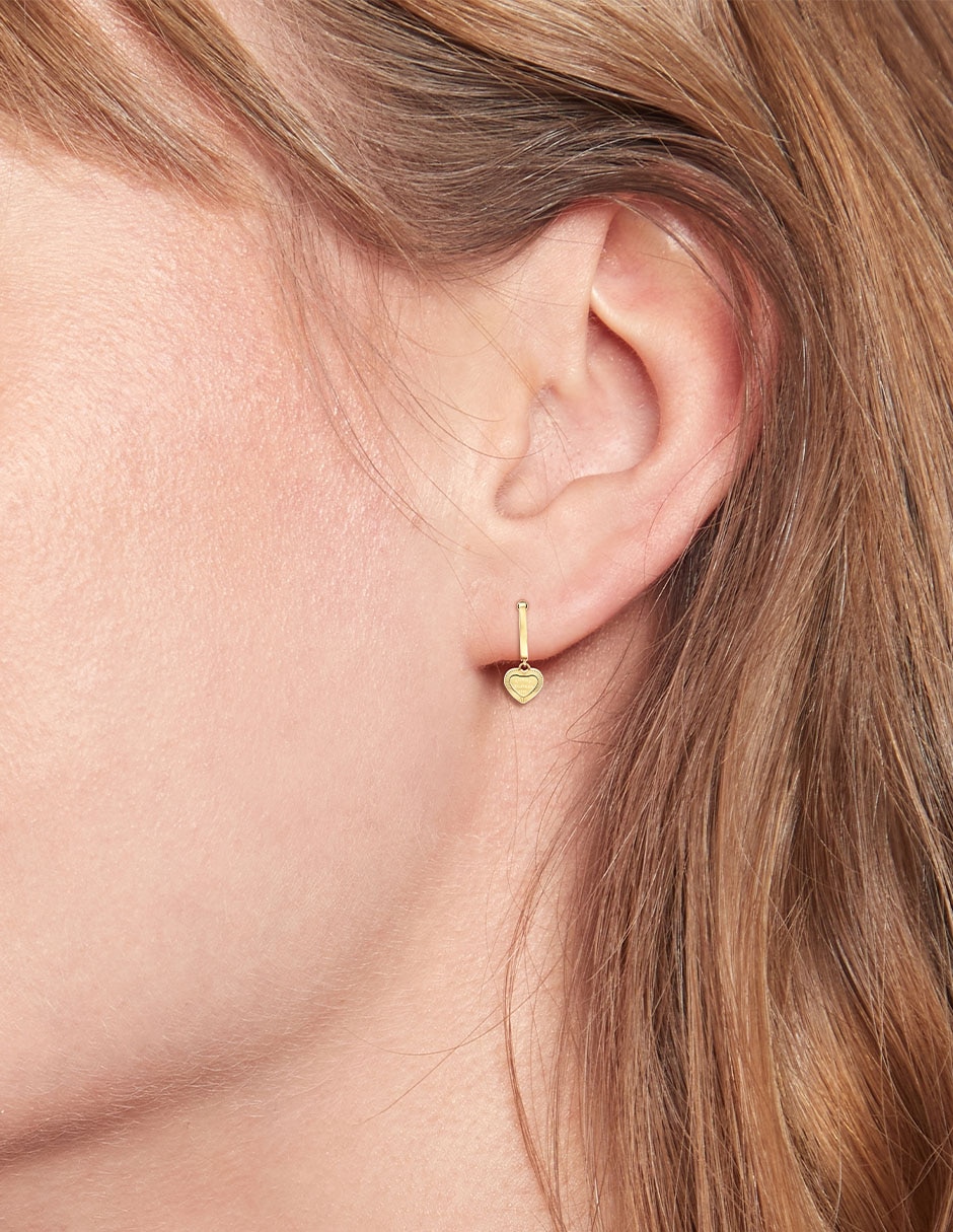 Aretes cortos de corazón Layered con acabado brillante 3