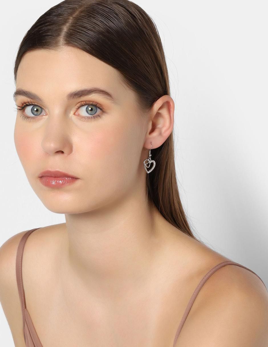 Aretes corto de corazón con acabado baño de oro blanco 18 K cristal 2