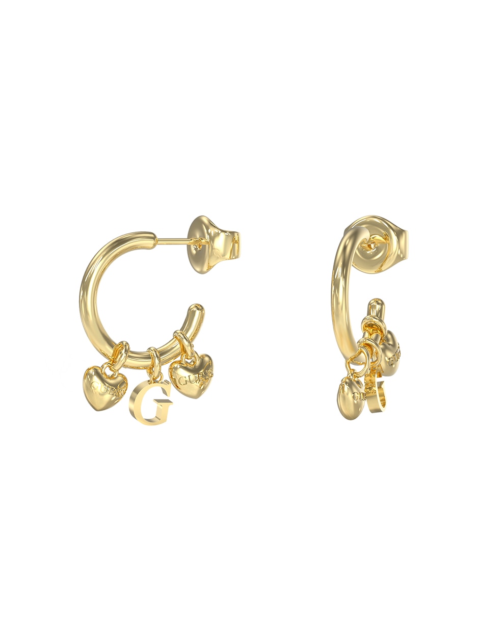 Aretes cortos con acabado brillante
