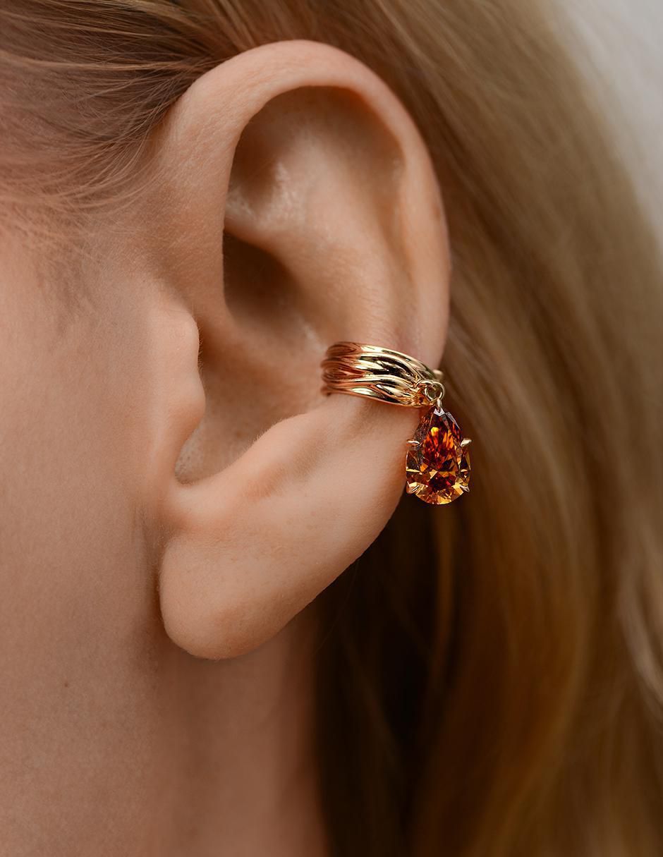 Arete individual de gota de oro amarillo 18 k con acabado brillante 4