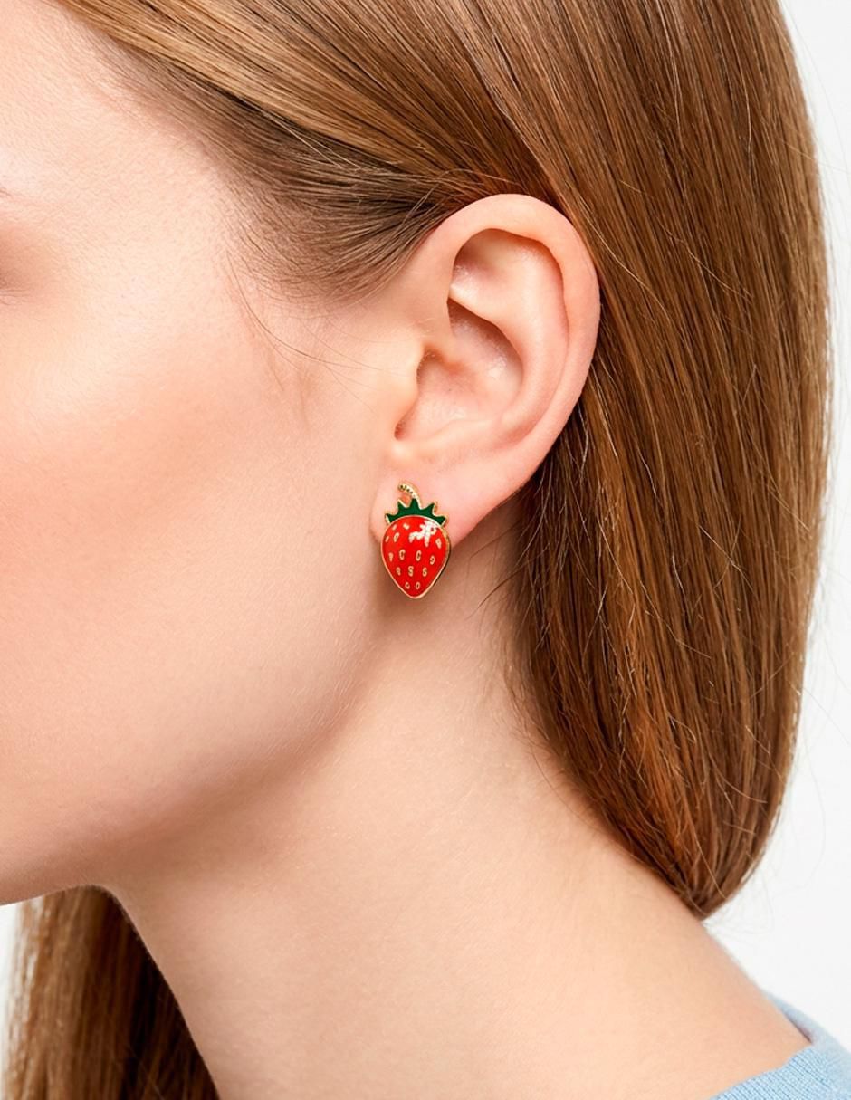 Aretes cortos de fresa Ana Maria México con acabado esmaltado 3