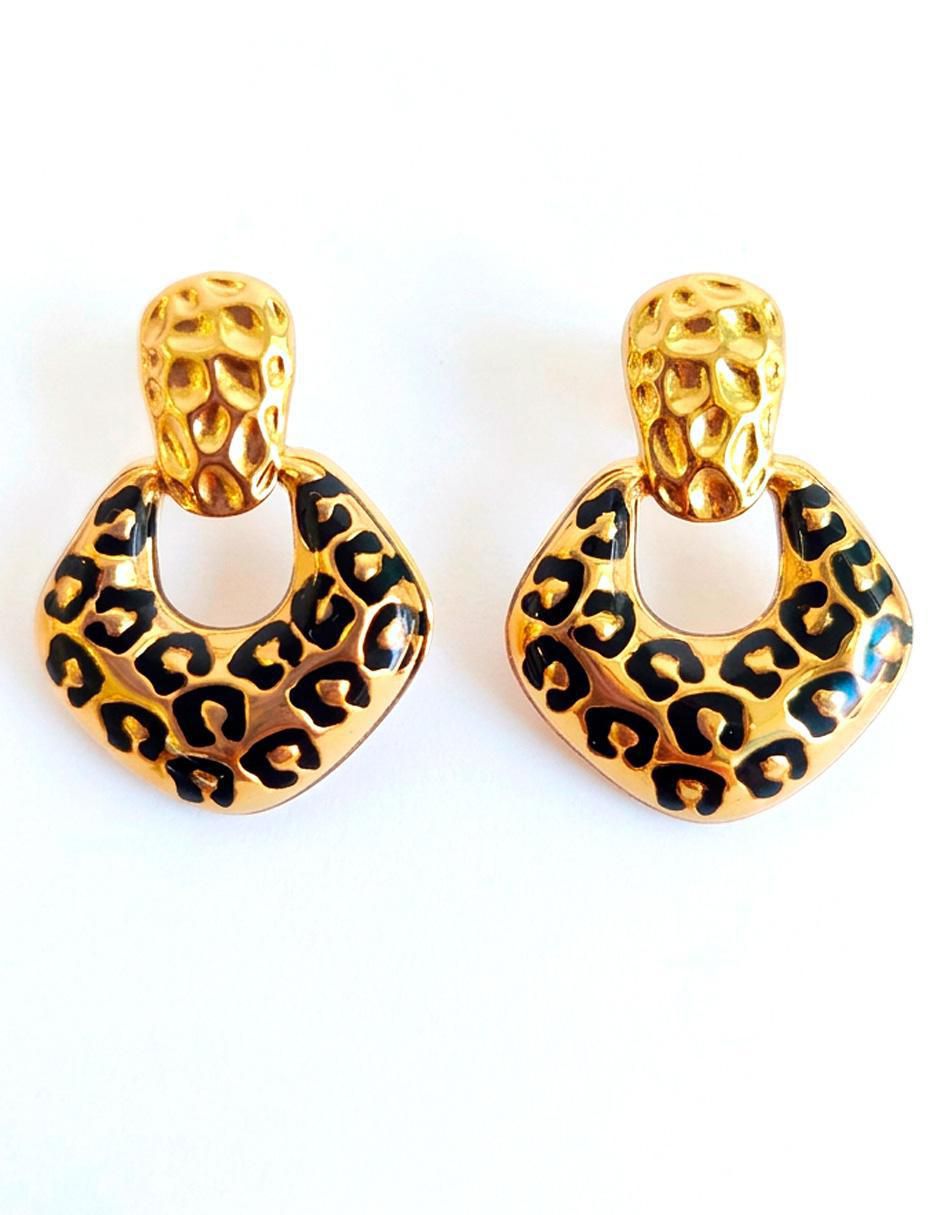 Aretes cortos animal print Ana Maria México con acabado brillante
