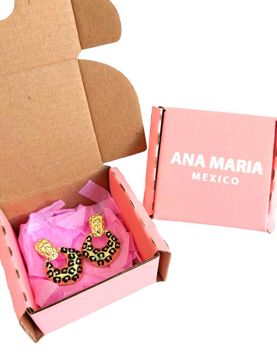 Aretes cortos animal print Ana Maria México con acabado brillante 4